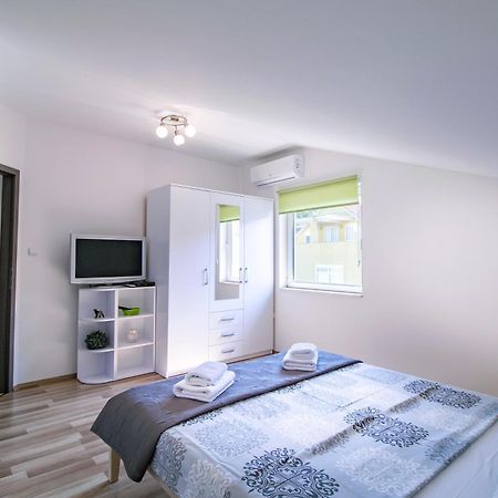 Apartments With A Parking Space Bilice, Krka - 13545 شيبينيك الغرفة الصورة