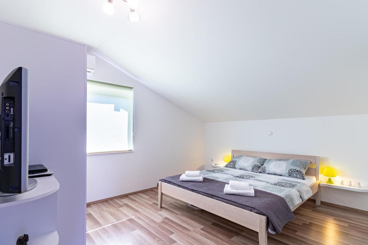 Apartments With A Parking Space Bilice, Krka - 13545 شيبينيك المظهر الخارجي الصورة